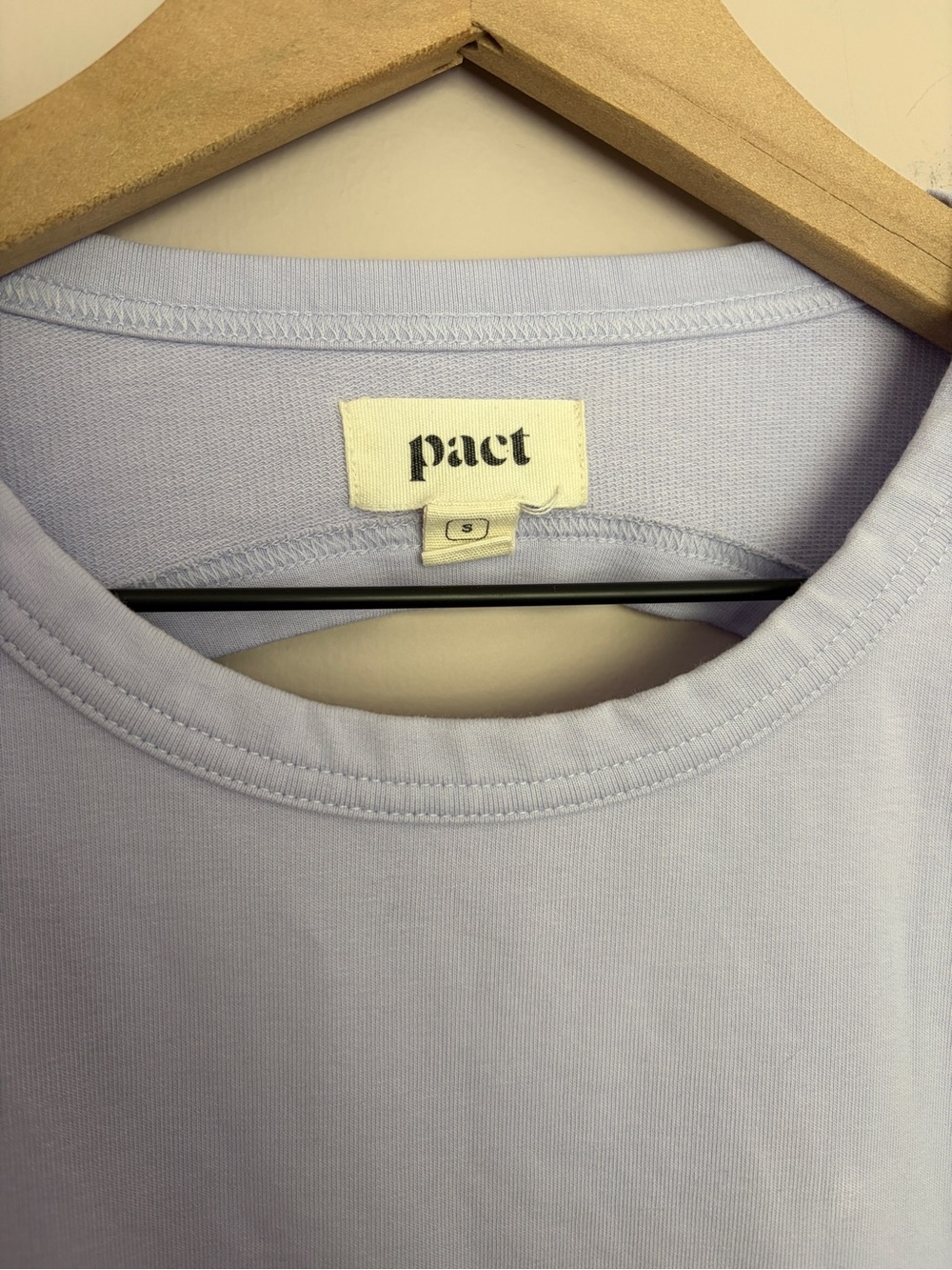 Pact Lilac Cut-Out Keyhole Sweatshirt Small - Picture 3 of 4